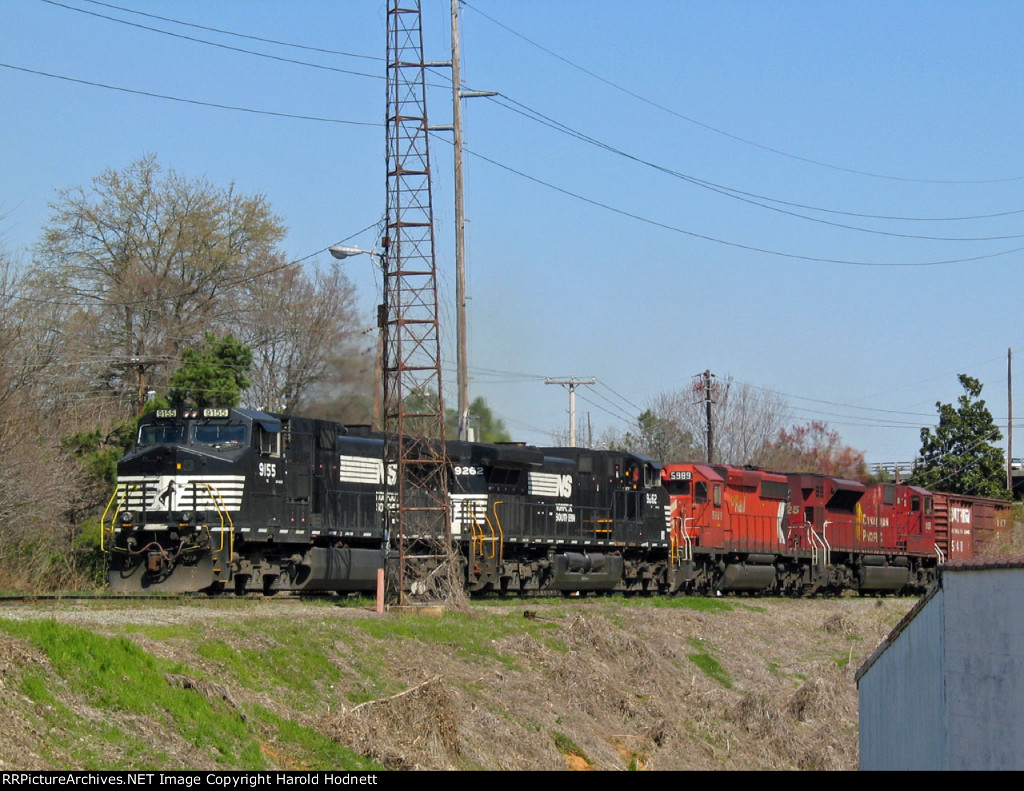 NS 9155 leads train 349 into Glenwood Yard